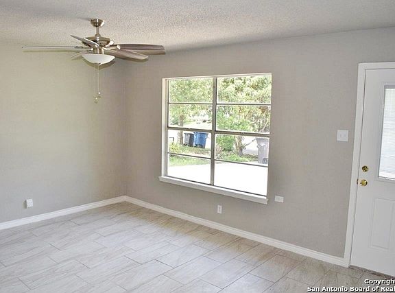 4th image of 4130 Tropical Dr