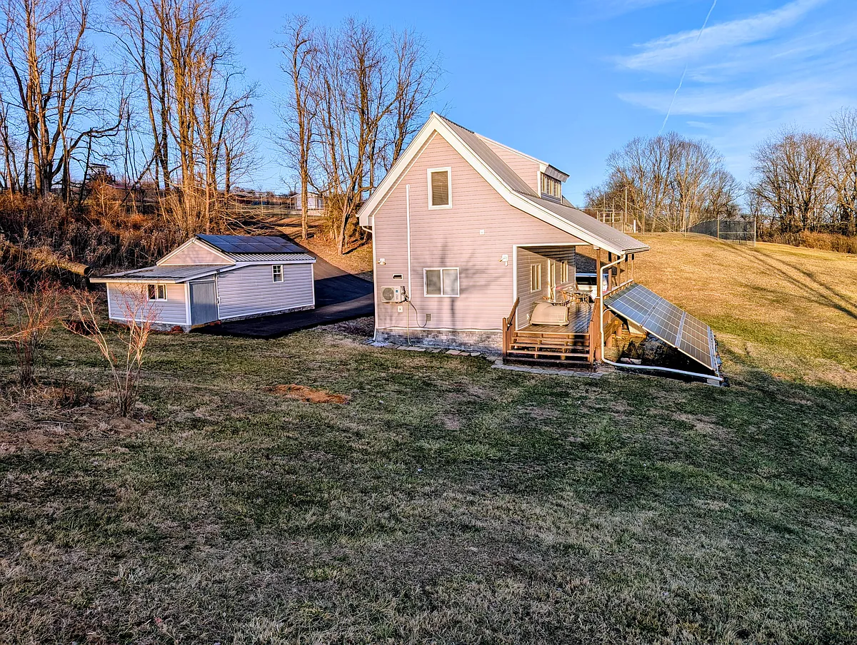 Building Photo - 156 Water Mill Rd