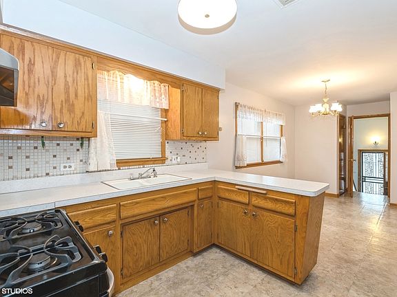 4th image of 3709 N Narragansett Ave