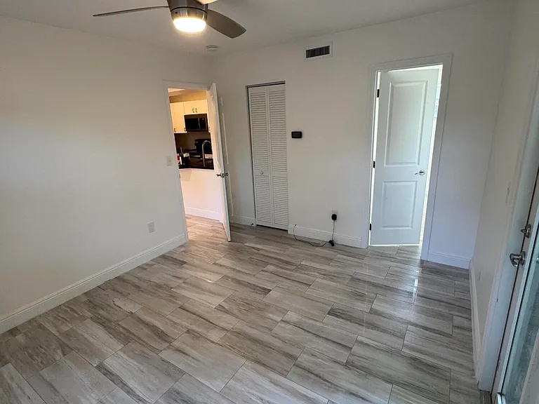 1437 NW 4th Ave — Photo 9