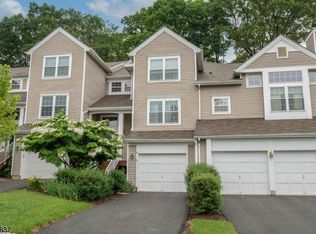 9 Ridgewood Dr, Randolph, NJ 07869
