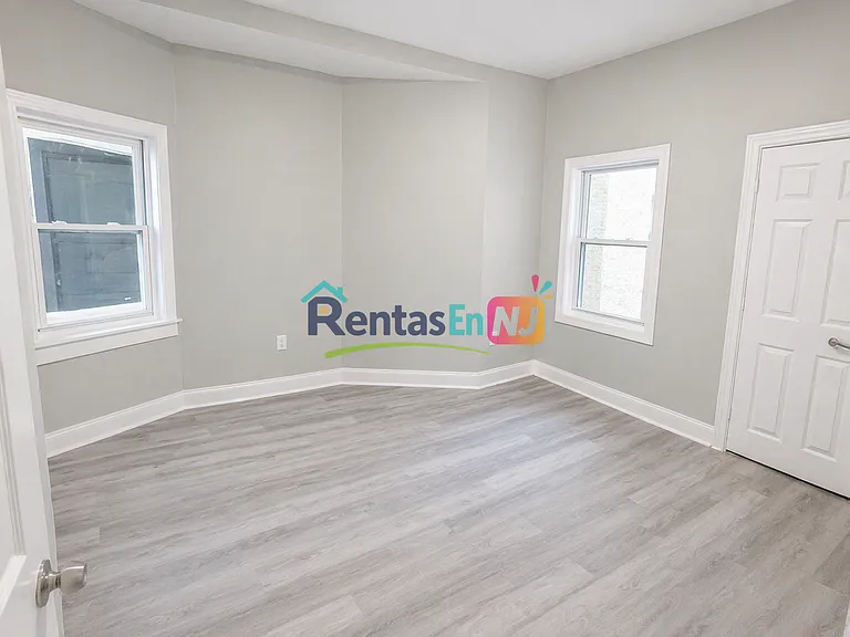 71 W Alpine St #21 — Photo 2