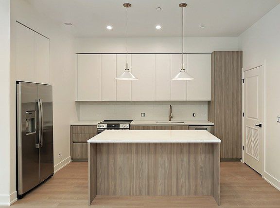2nd image of 1887 N Milwaukee Ave #2