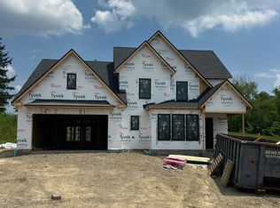 1021 Honey Locust Dr, Jeannette, PA 15644