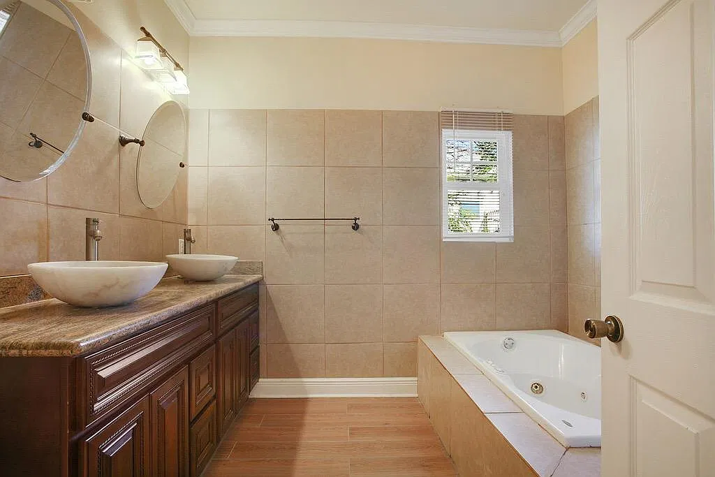 2 bed, 900 sqft, $1,650 — Photo 4