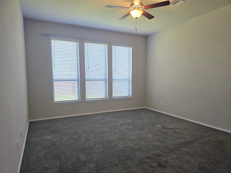 8711 Fox Trail Dr — Photo 14