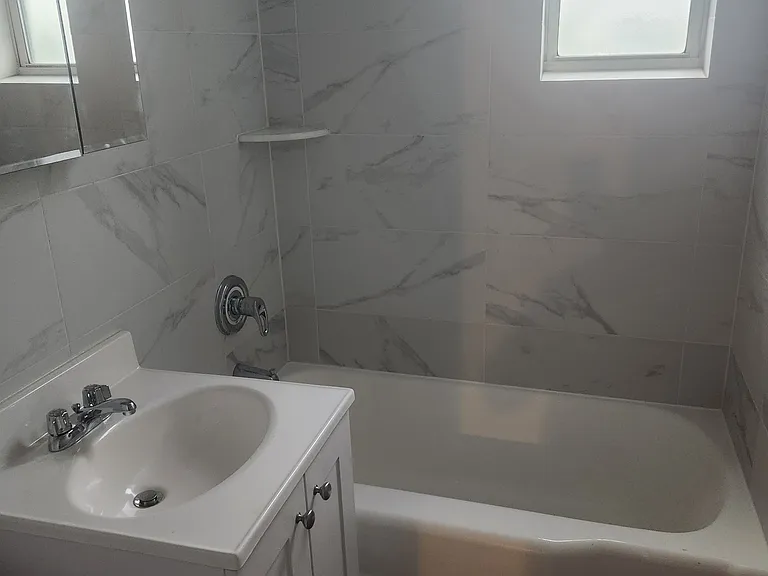 8625 Van Wyck Expy #425 — Photo 2