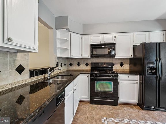 5th image of 211 College Station Dr