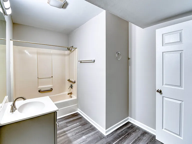 Ashford Place Apartments — Photo 13