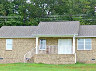 920 Red Oak Ln, Dandridge, TN 37725