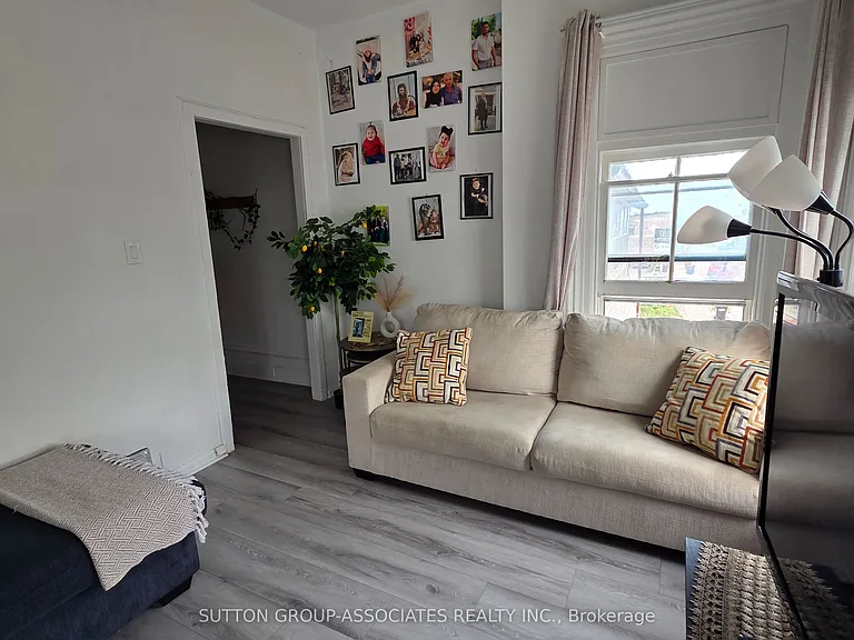 65 Holland St W #3 — Photo 2