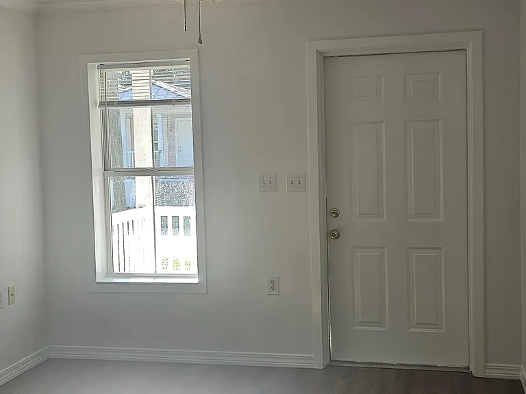15228 Lemoyne Blvd #33 — Photo 3