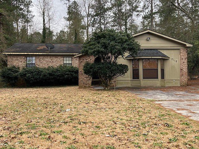 2nd image of 2112 Oak Leaf Way