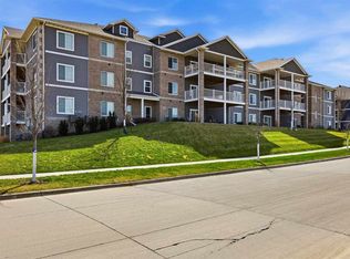 2871 Spring Rose Cir #105, Coralville, IA