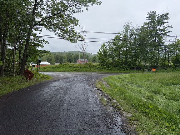 4th image of 135 Rusinko Rd