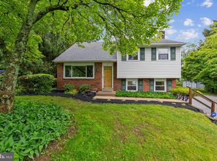 4 Woodview Rd, Malvern, PA 19355