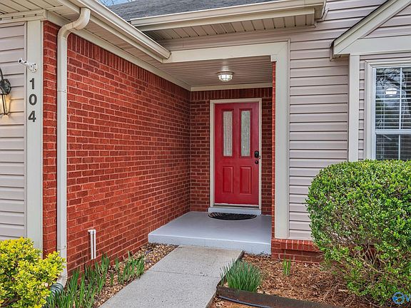 5th image of 104 N Rock Hampton Dr