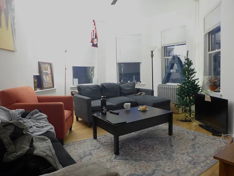 826 Huntington Ave — Photo 10