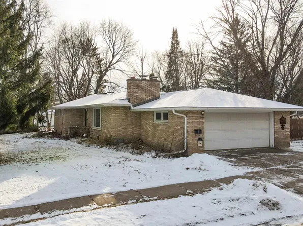 206 S Harrison St, Waupaca, WI 54981