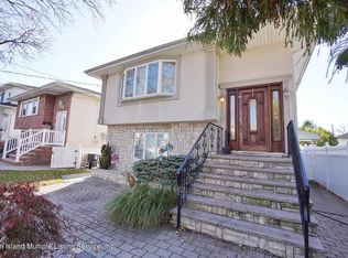 18 Ruth Pl, Staten Island, NY 10305