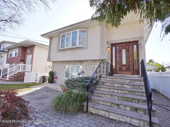 18 Ruth Pl, Staten Island, NY 10305