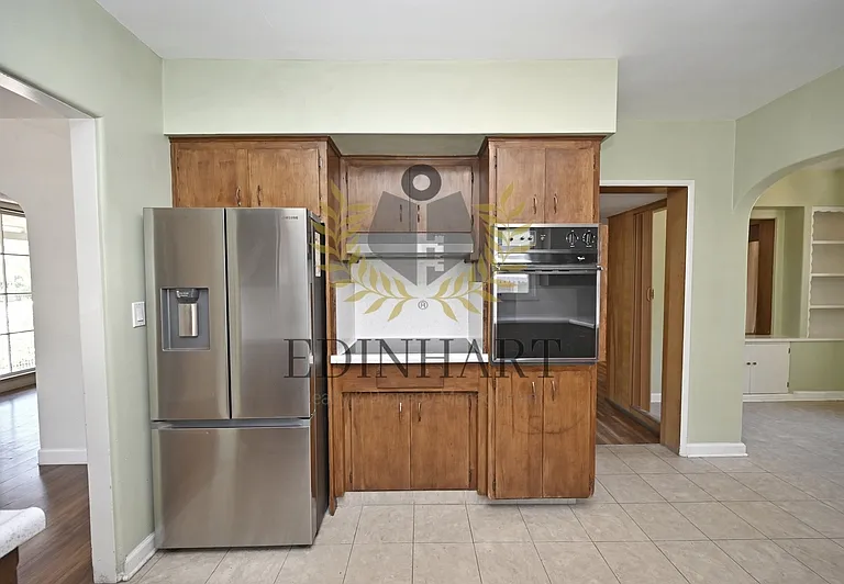 145 E University Ave — Photo 18