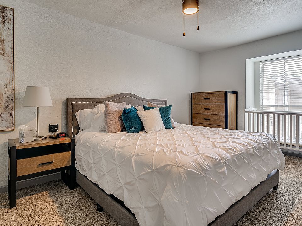3000 @ Med Center Bedroom