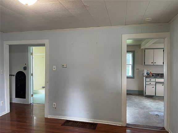 5th image of 4 Hickory St