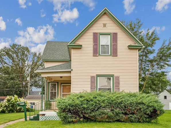 3711 Pearl Ave, Davenport, IA 52802