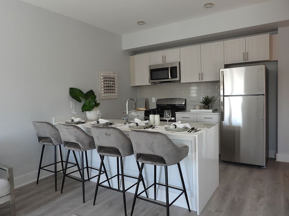 1st image of 532 Mulberry St #2