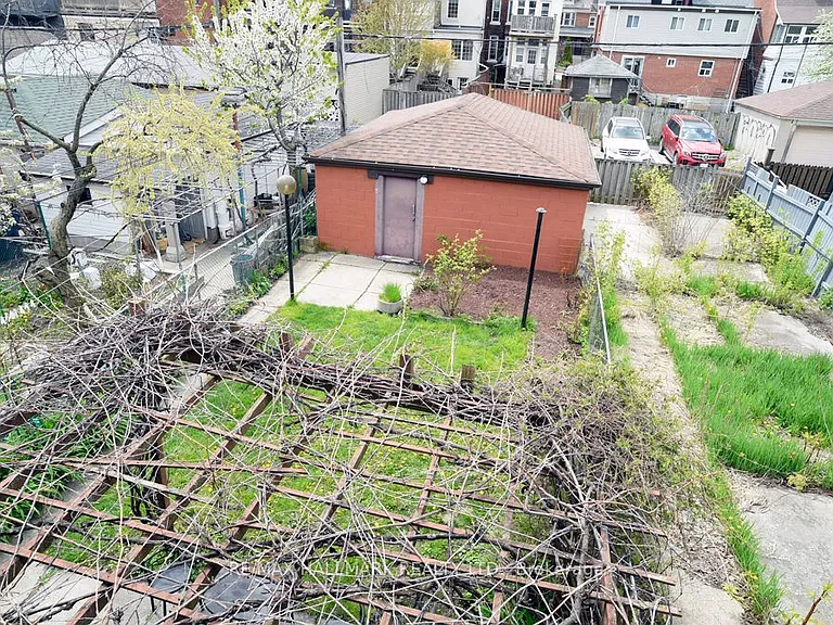 576 Ossington Ave S #2 — Photo 33