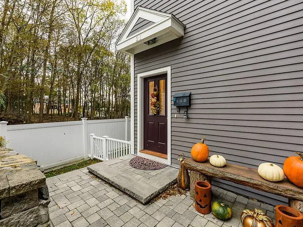 19-21 Hale St, Newton, MA 02464