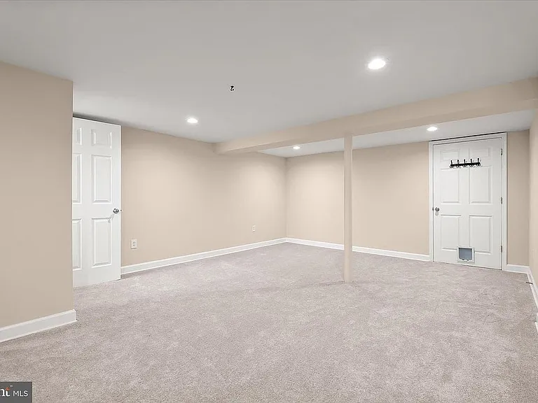 8 Enjay Ave — Photo 40