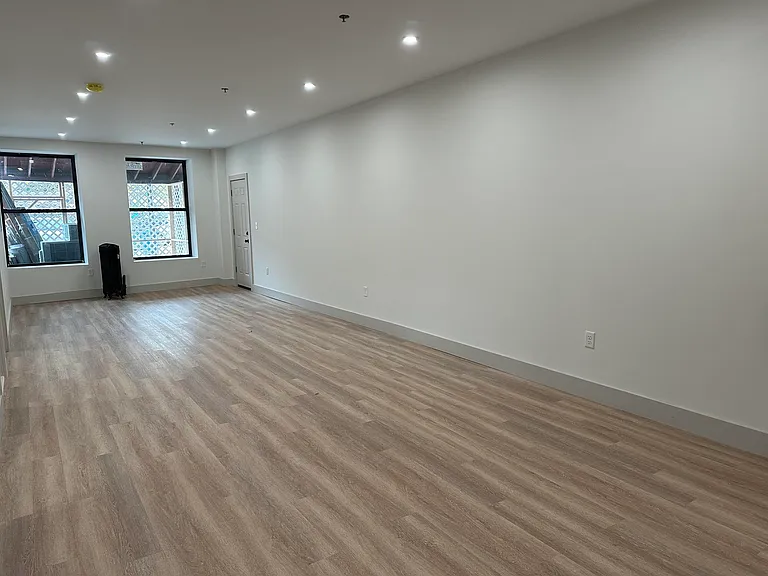 114 Main St #101 — Photo 6