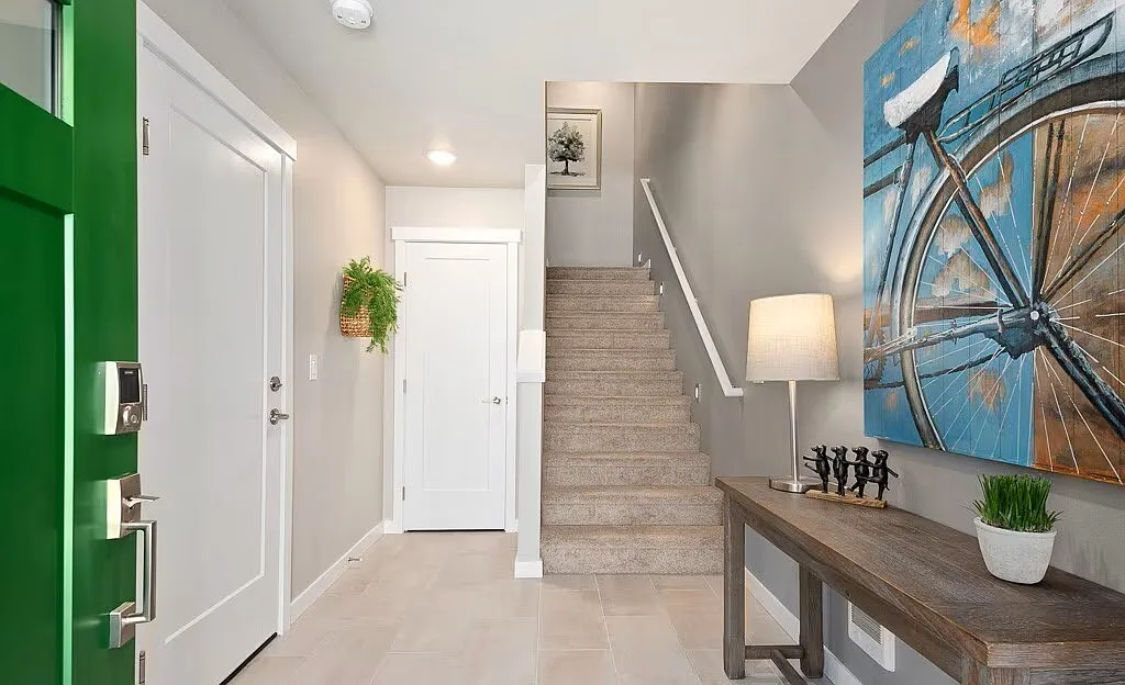 3 bed, 2.5 bath, 1800 sqft, $3,200 — Photo 2