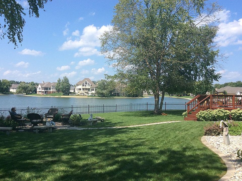 Lake view from the back 