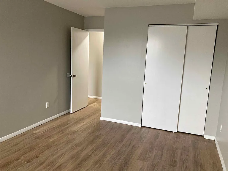 48 Shrewsbury Green Dr #E — Photo 5