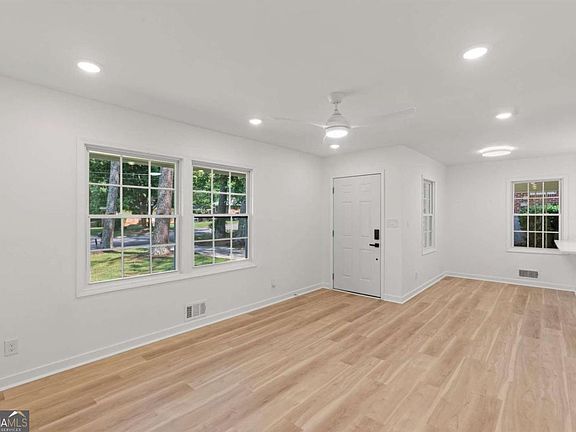 5th image of 1979 Creekside Ct