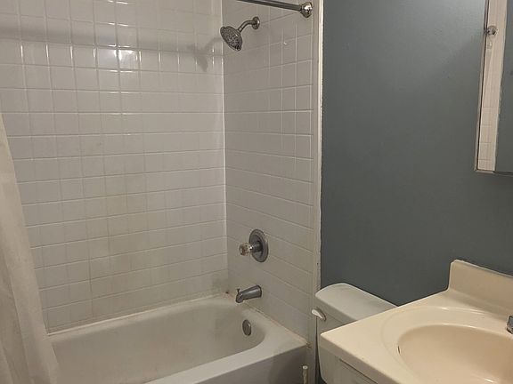 3rd image of 3312B Niagara Dr