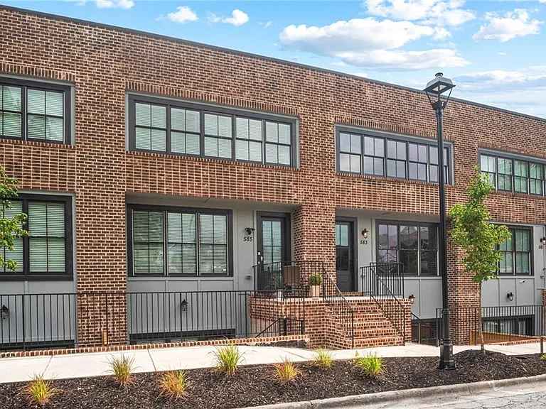 585 King Arnold St — Photo 31