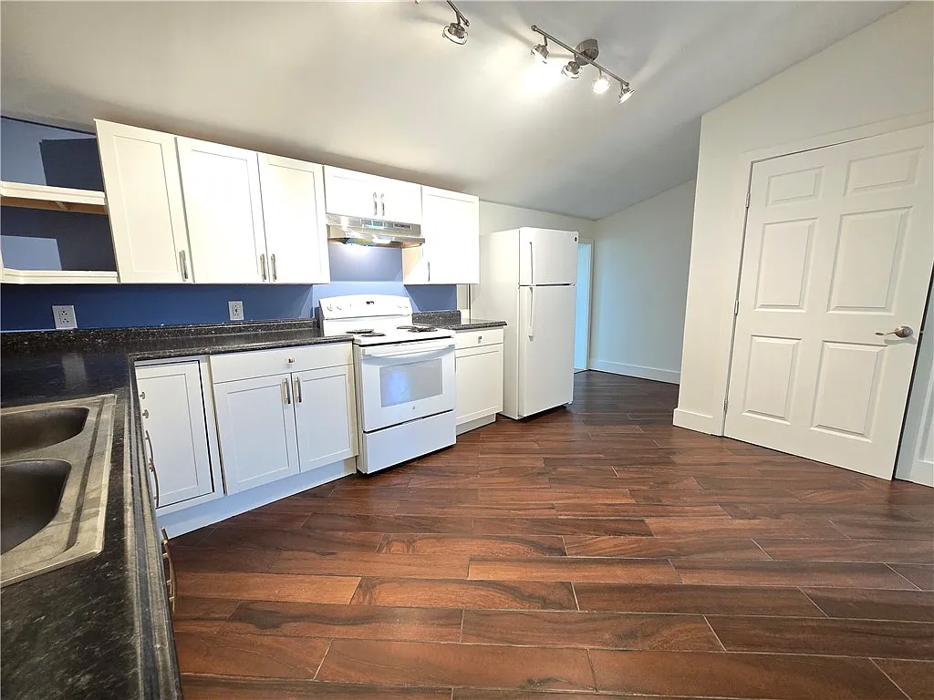 2 bed, 2121 sqft, $1,600 — Photo 3