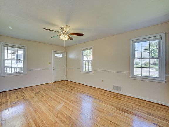 5th image of 123 Valleydale Ave