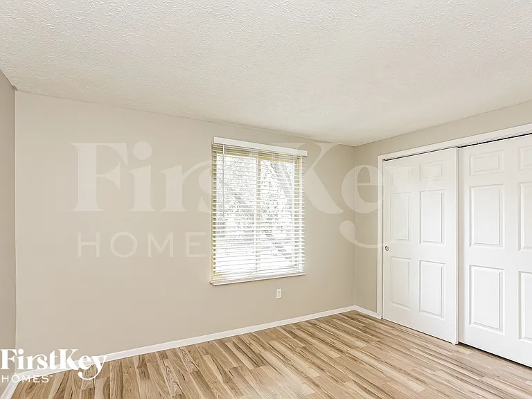 910 Woodlark Dr — Photo 10