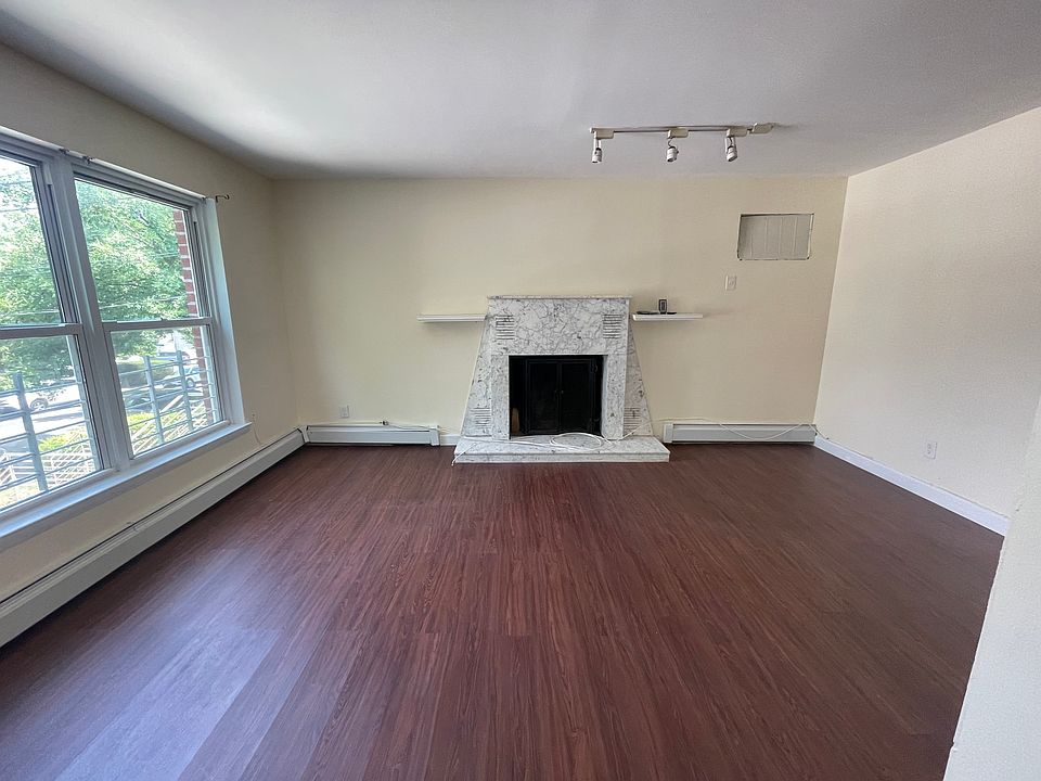 1st image of 2956 Randall Ave #2