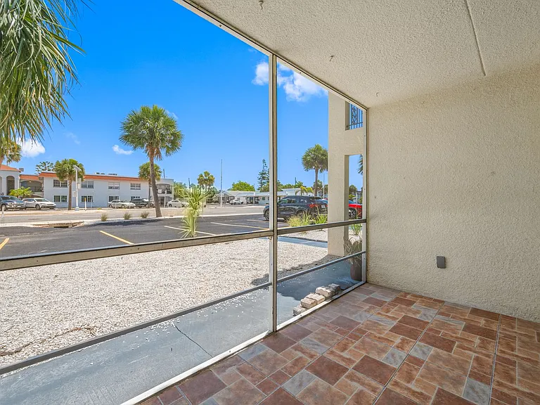 Oasis I on St Pete Beach — Photo 31