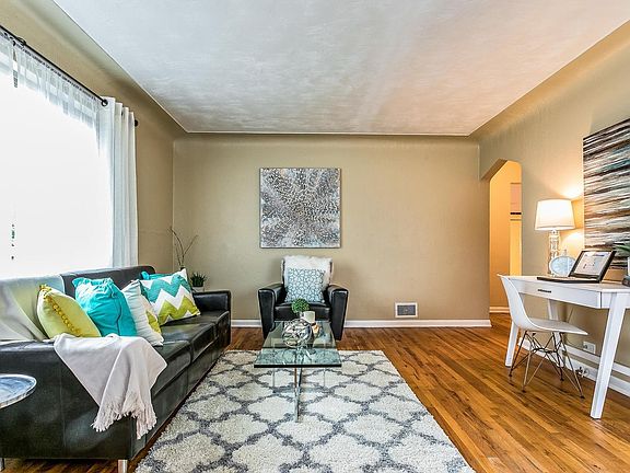 3rd image of 901 N Fairfax St APT 1
