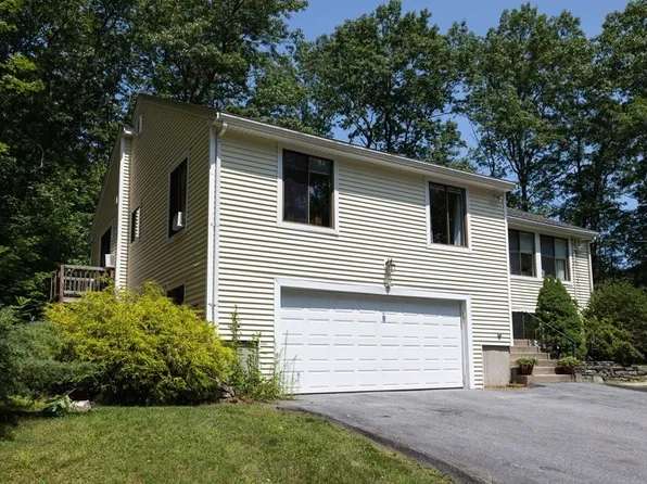 218 School St, Boylston, MA 01505