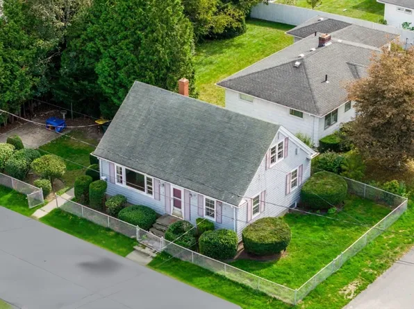 247 Pelham St, Fall River, MA 02721