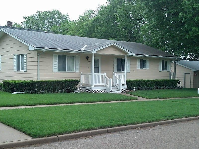 1st image of 303 S 13th St