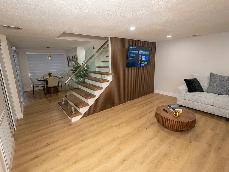 6820 Fountain Ave — Photo 7